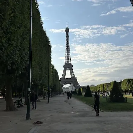 Appartamento Jolie Studio Eiffel Tower Parigi